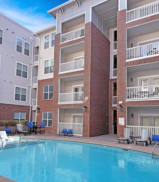 Building Photo - 225 Walden Village Ln