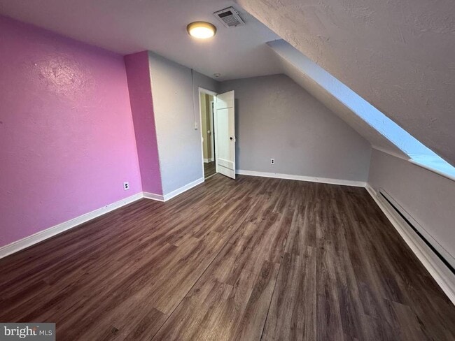 Building Photo - 25 E Main St