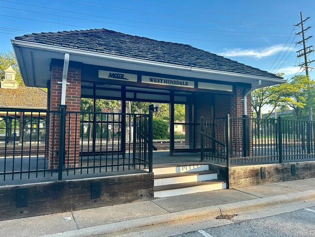 Building Photo - 106 S Bruner St