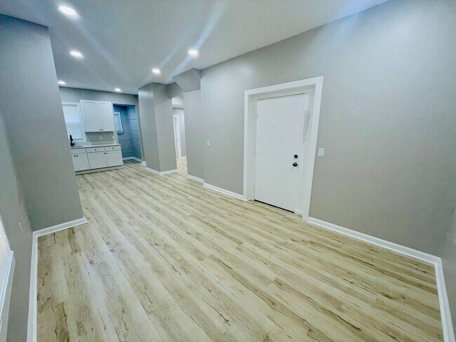 Building Photo - Open House 1:30-2:00 Sunday, August 3