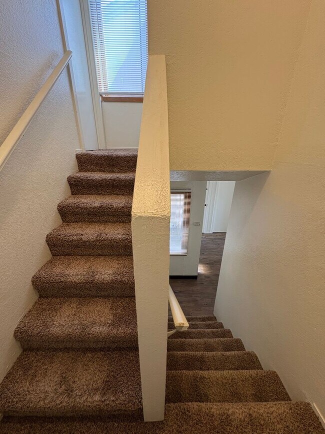 Building Photo - 3 Bedroom Home located in Westgate Neighbo...
