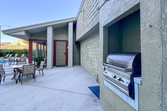 Building Photo - 717 Ocean View Dr