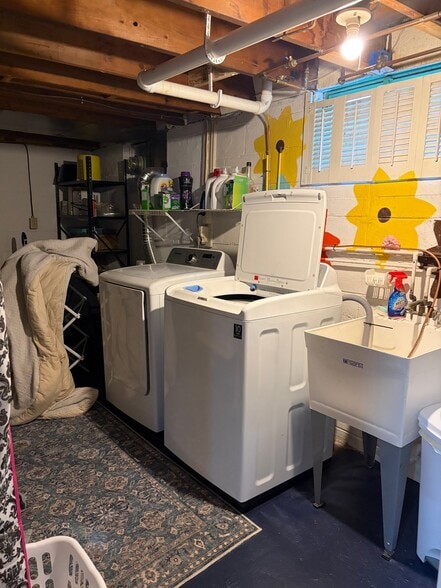 Building Photo - 7252 Thomas Dr