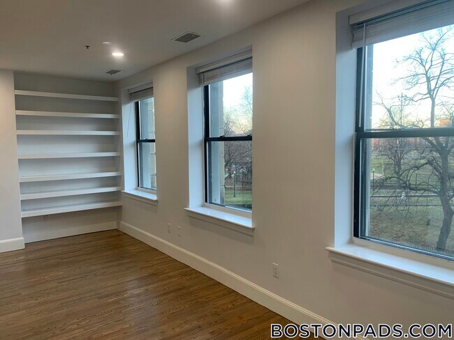 Building Photo - 140 Boylston St