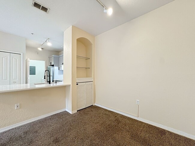 Building Photo - NEWLY RENOVATED 2-Bdrm Condo in Visconti's...