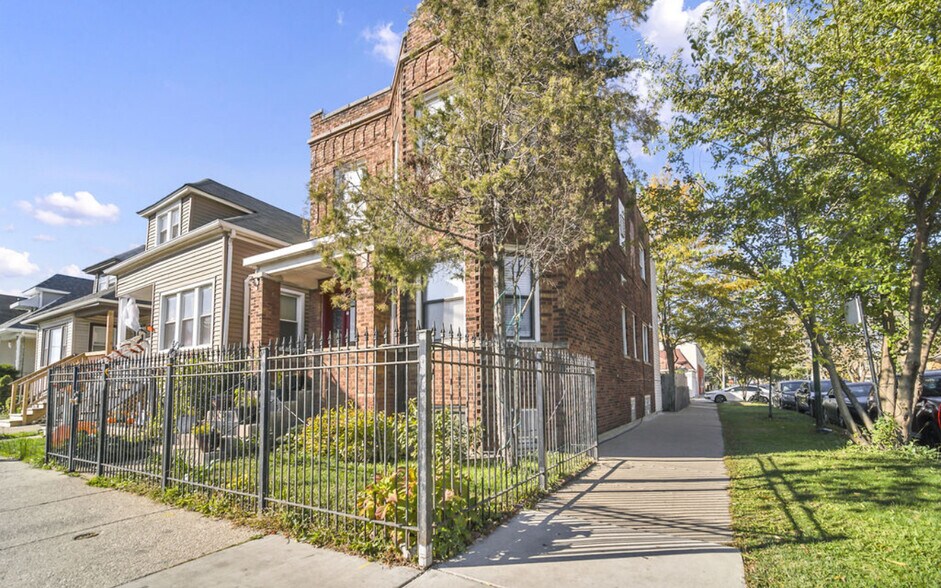 Building Photo - 2258 N Central Ave