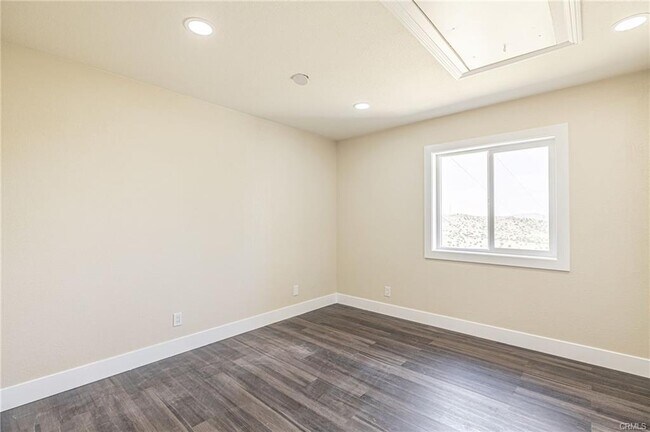 Building Photo - 33110 Hillside Dr
