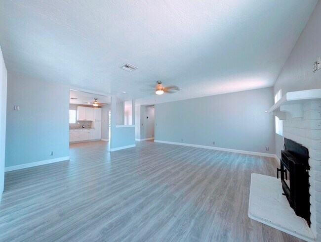 Building Photo - 4 bed with Dual master bedrooms and Solar ...