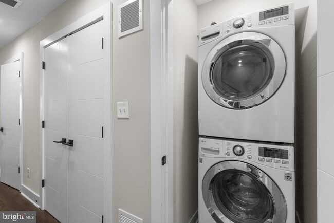 Building Photo - 311 S Washington St