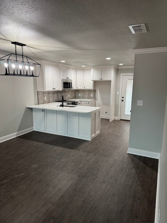 Primary Photo - 337 Woodstock Ln