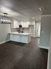 Building Photo - 337 Woodstock Ln