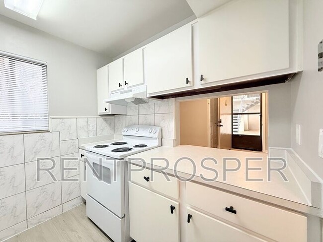 Building Photo - 3290 S Semoran Blvd