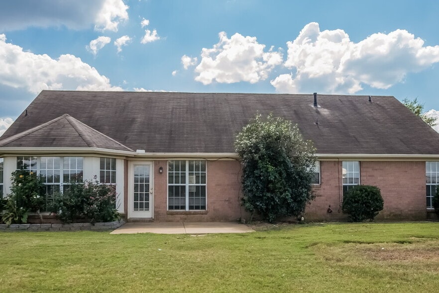 Building Photo - 810 Lakemont Dr
