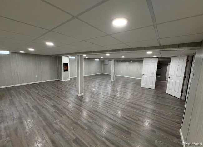 Building Photo - 39725 Crystal Dr