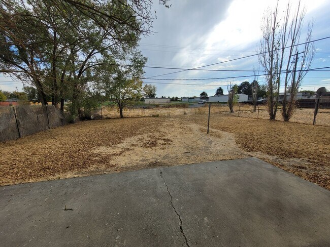 Building Photo - 1222-1224 Vandenberg Ave