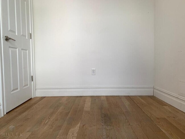 Building Photo - 1 bedroom in ASTORIA NY 11105