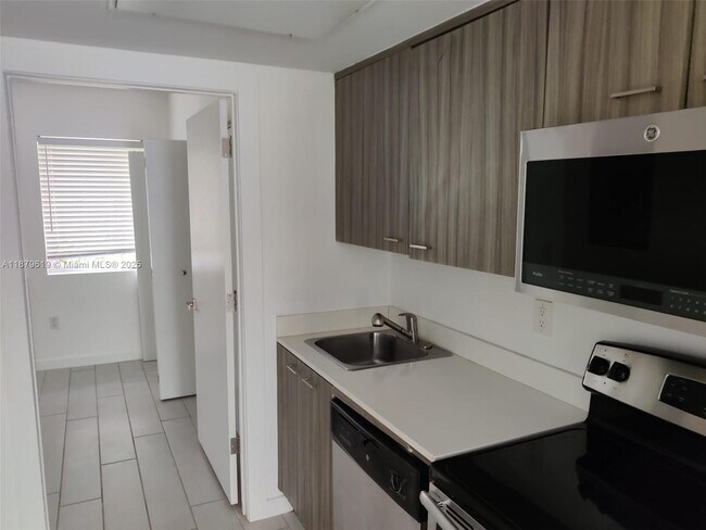 Building Photo - 740 Meridian Ave