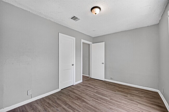 Building Photo - 4118 Sunflower St