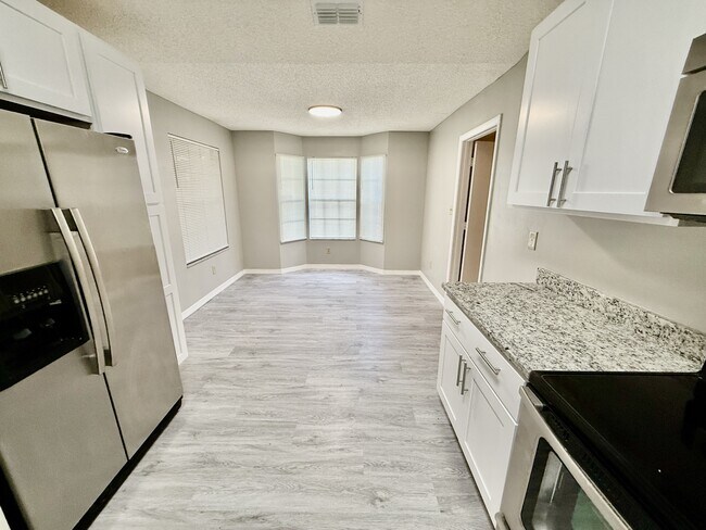 Building Photo - 5490 Britan Dr