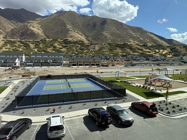 Building Photo - *Harmony Ridge in Mapleton