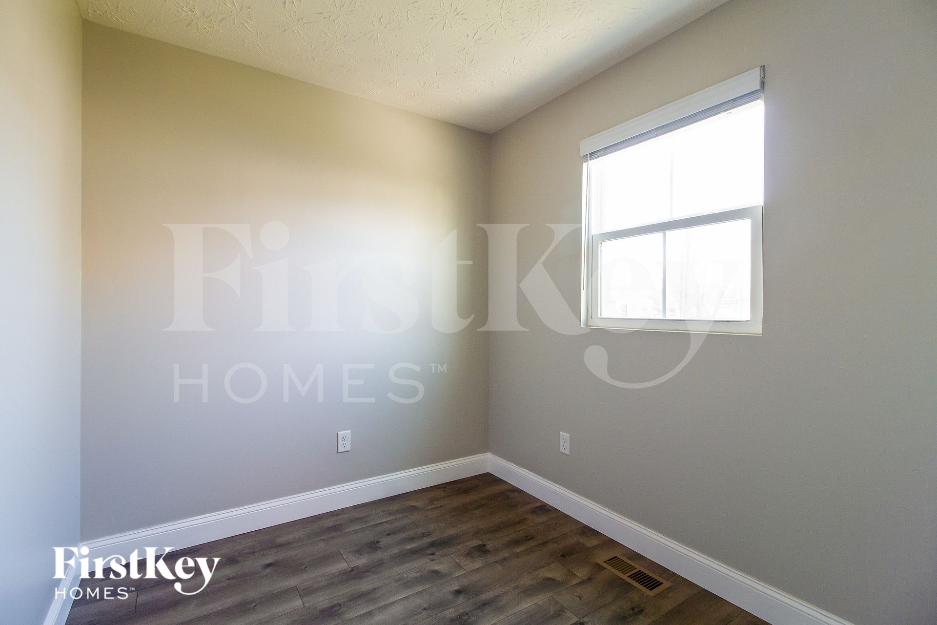 Building Photo - 6156 Woodville Dr