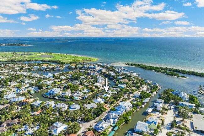 Building Photo - 161 1st St E