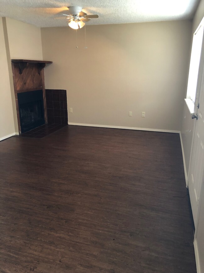 Living Room - 1509 S West End St
