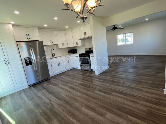 Building Photo - 11464 W Larch Rd