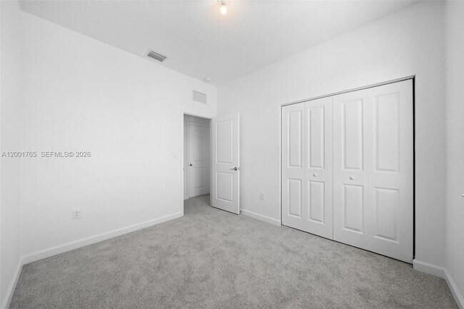 Building Photo - 715 SE 15th St