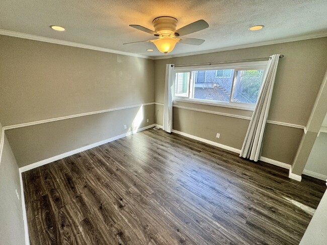 Building Photo - 2-Bedroom Condo in a Central Anaheim Location