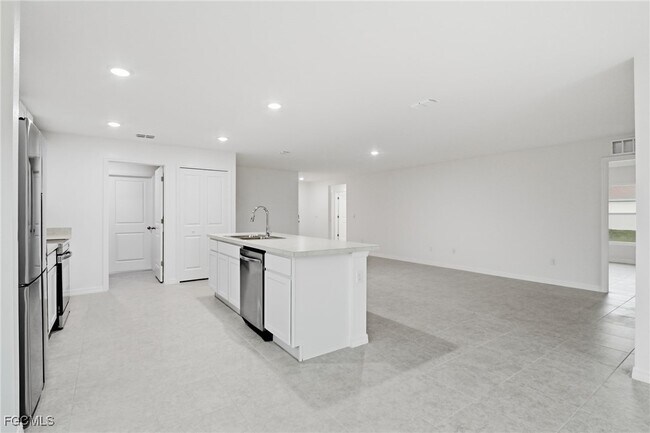 Building Photo - 3418 20th St SW