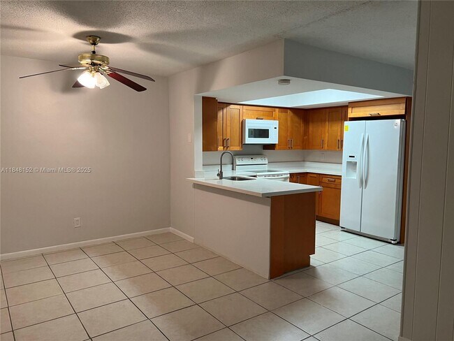Building Photo - 7407 NW 76th Ct