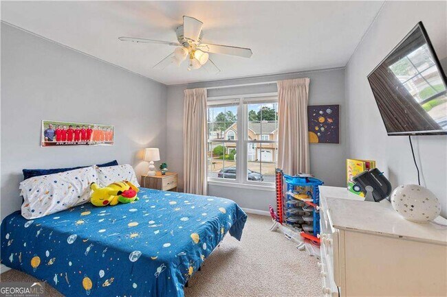 Building Photo - 2437 Pondside Pl NE