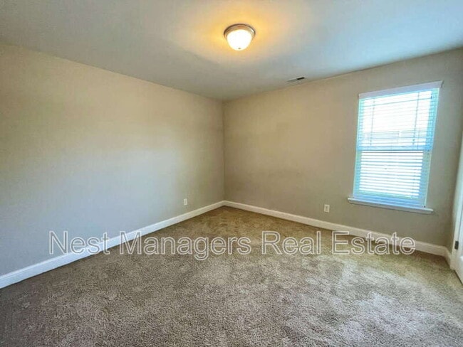 Building Photo - 208 Ladden Ln