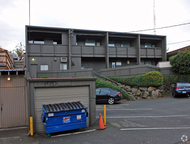 Building Photo - 1621 Queen Anne Ave