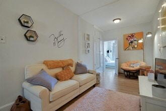 Building Photo - 402 Monroe St