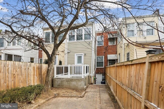 Building Photo - 118 N Peyton St