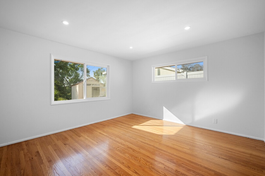 Building Photo - 685 Rim Rd