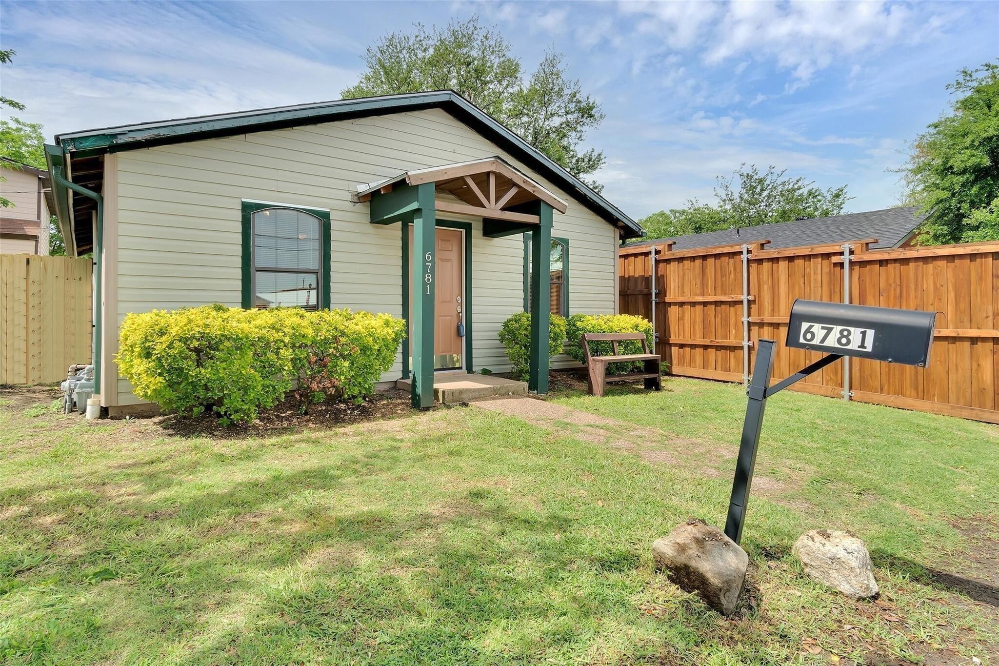 Building Photo - 6781 Half Main St