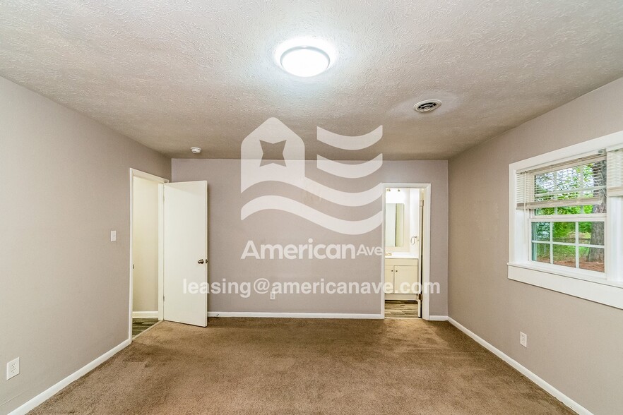 Building Photo - 1605 Blue Springs Rd