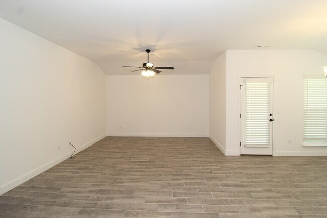 Building Photo - 1450 Ari Ave
