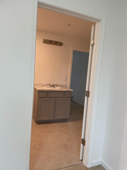 Building Photo - 13 Matildas Wy
