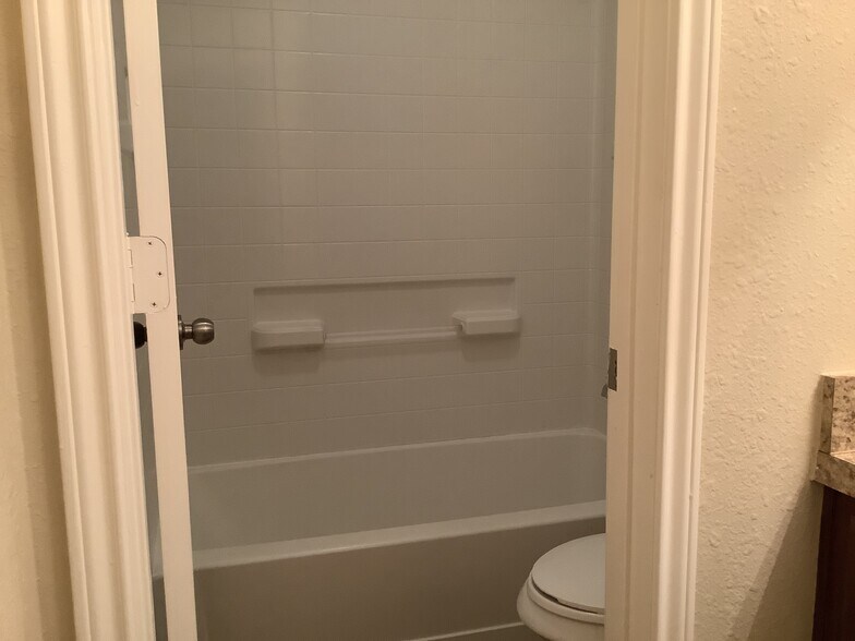 Building Photo - 6019 Brenwood Trails Ln