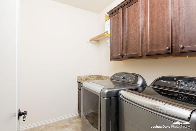 Building Photo - Stunning home in Hamptons Subdivision w/an office! Near Stonebridge Meadows GC!