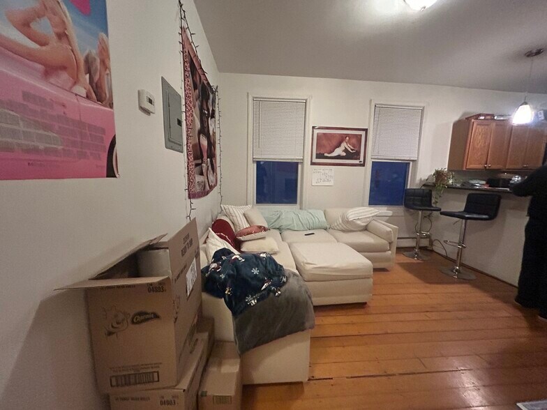 Building Photo - 52 Delle Ave