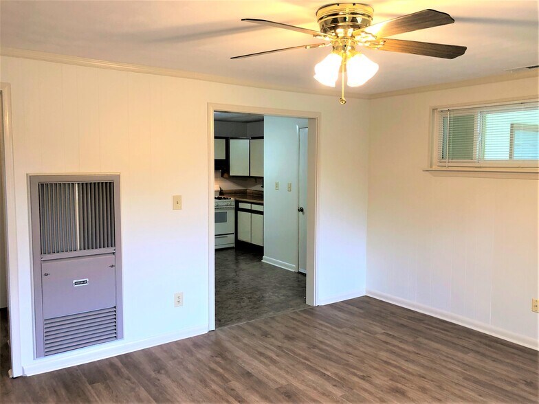 Building Photo - 5602 Shorewood Ln