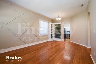 Building Photo - 3010 Linmont Ln