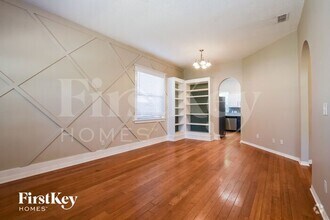 Building Photo - 3010 Linmont Ln