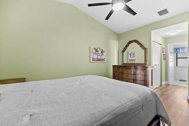 Building Photo - 2363 NW 13th Ct