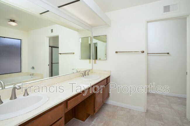 Building Photo - 3209 Avenida Hacienda